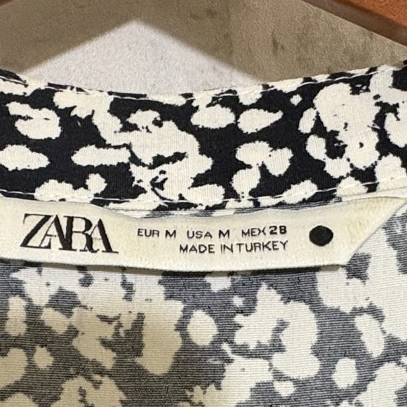 Zara Black White Print V-Neck Ruffle Bottom Shift mini Dress medium - Picture 2 of 8
